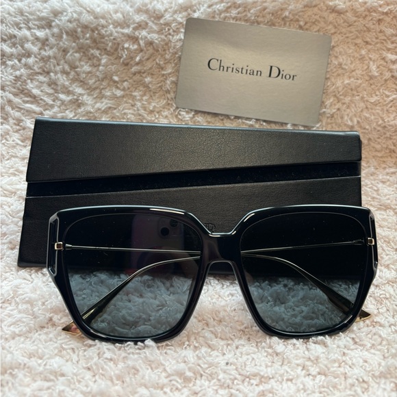 Dior Accessories - EUC Christian Dior Sunglasses